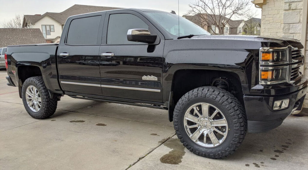 Can You Fit 35 Inch Tires on A Leveling Kit -Silverado
